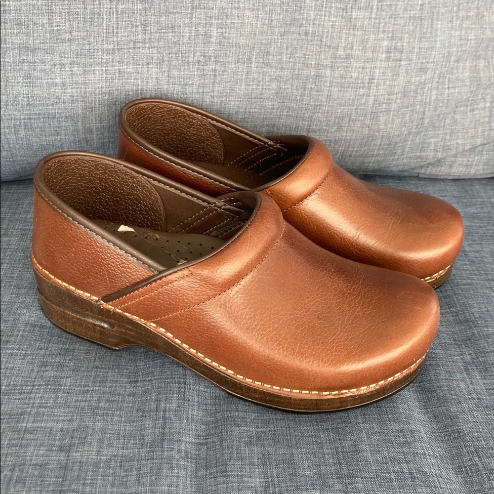 Dansko clogs (open box), brown leather, size 40 EU fits size 9.5-10 US.